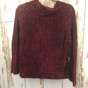 Carolyn Taylor Sweater, Size Medium. In excellent condition!